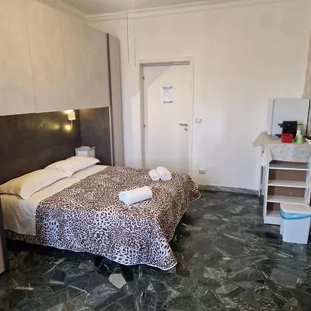 Bed and Breakfast Ganaj - Corso Italia 89 - 3*